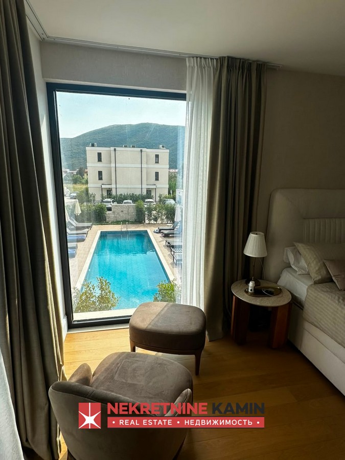 Izdaje se nova luksuzna kuća 165m2 u privatnom kompleksu sa bazenom, Lastva Grbaljska, Kotor